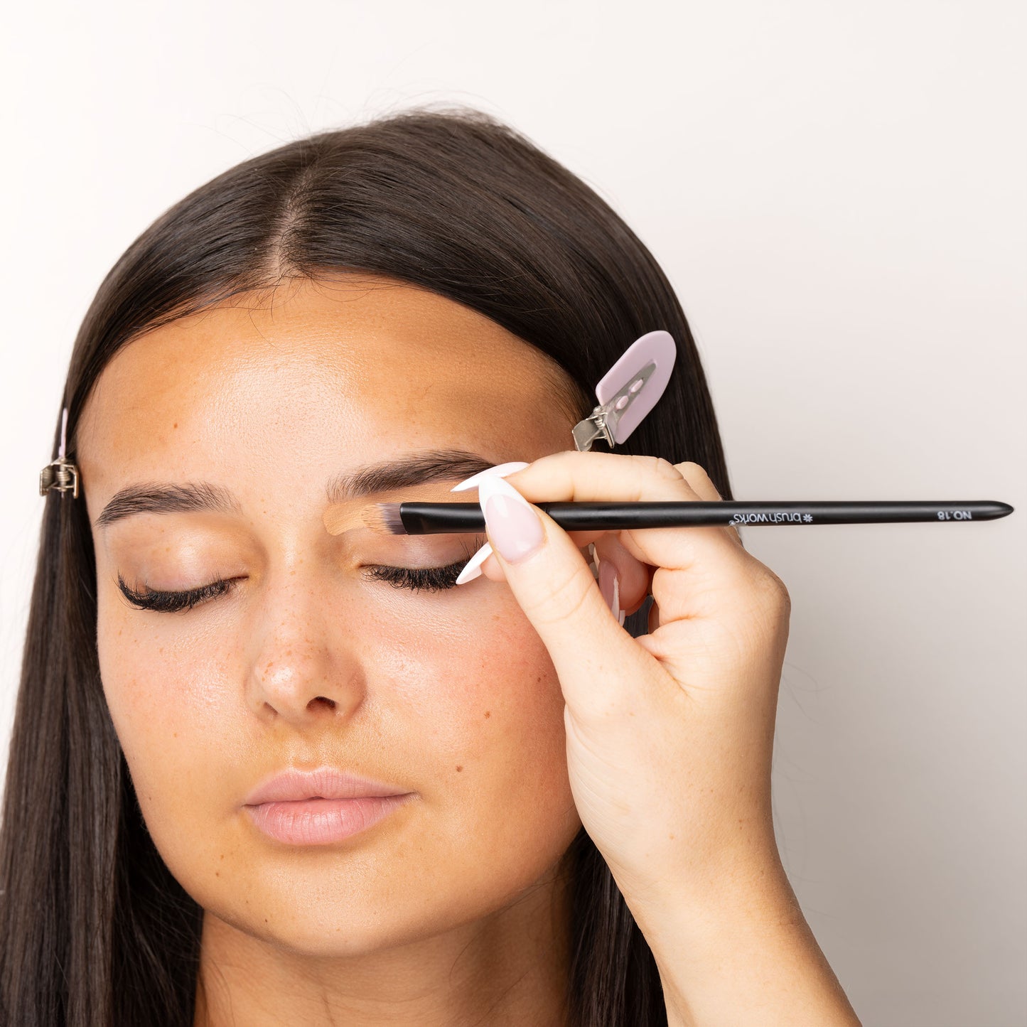 52 56 484 Brushworks No. 18 Flat Eye Brush MS (2).jpg