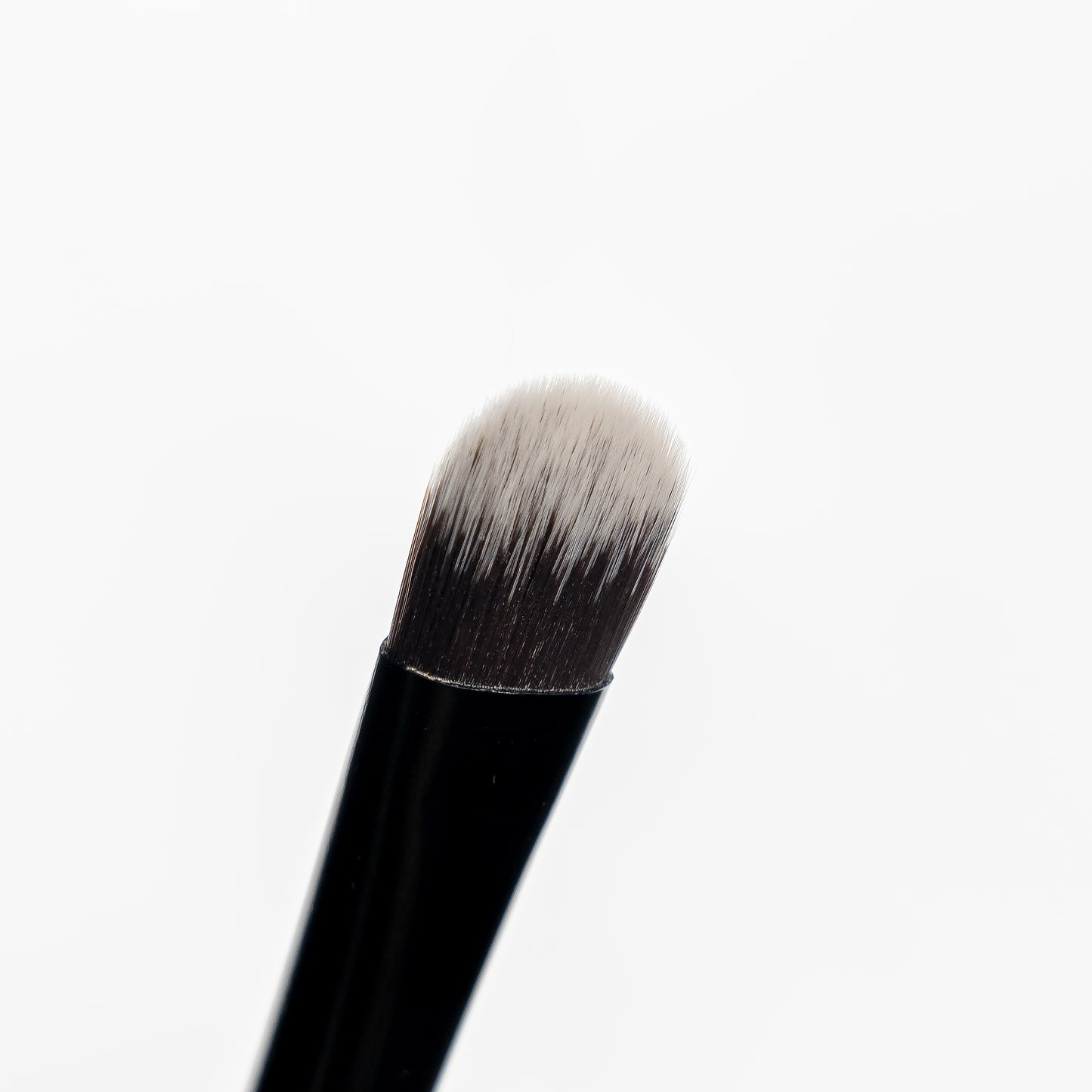 52 56 484 Brushworks No. 18 Flat Eye Brush OOP (1).jpg
