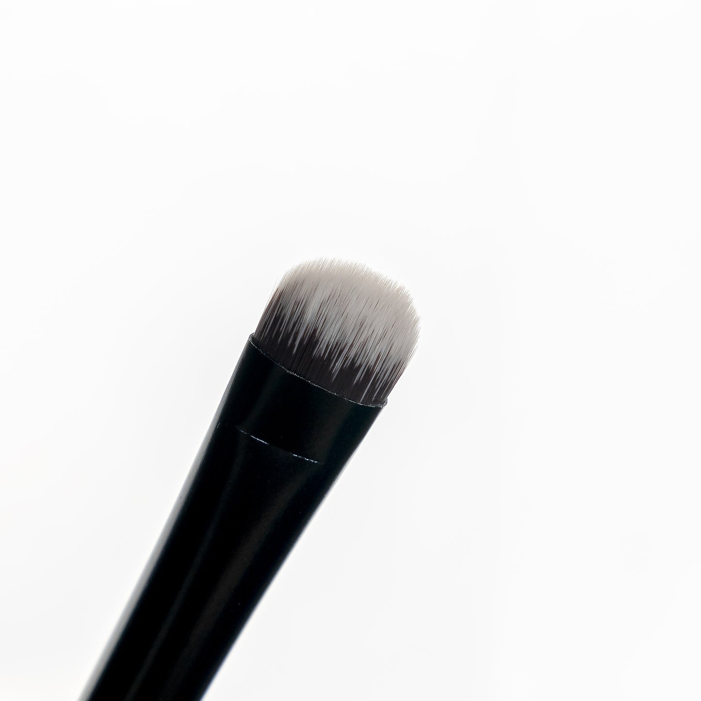 52 56 485 Brushworks No. 17 Carving Brush OOP (1).jpg
