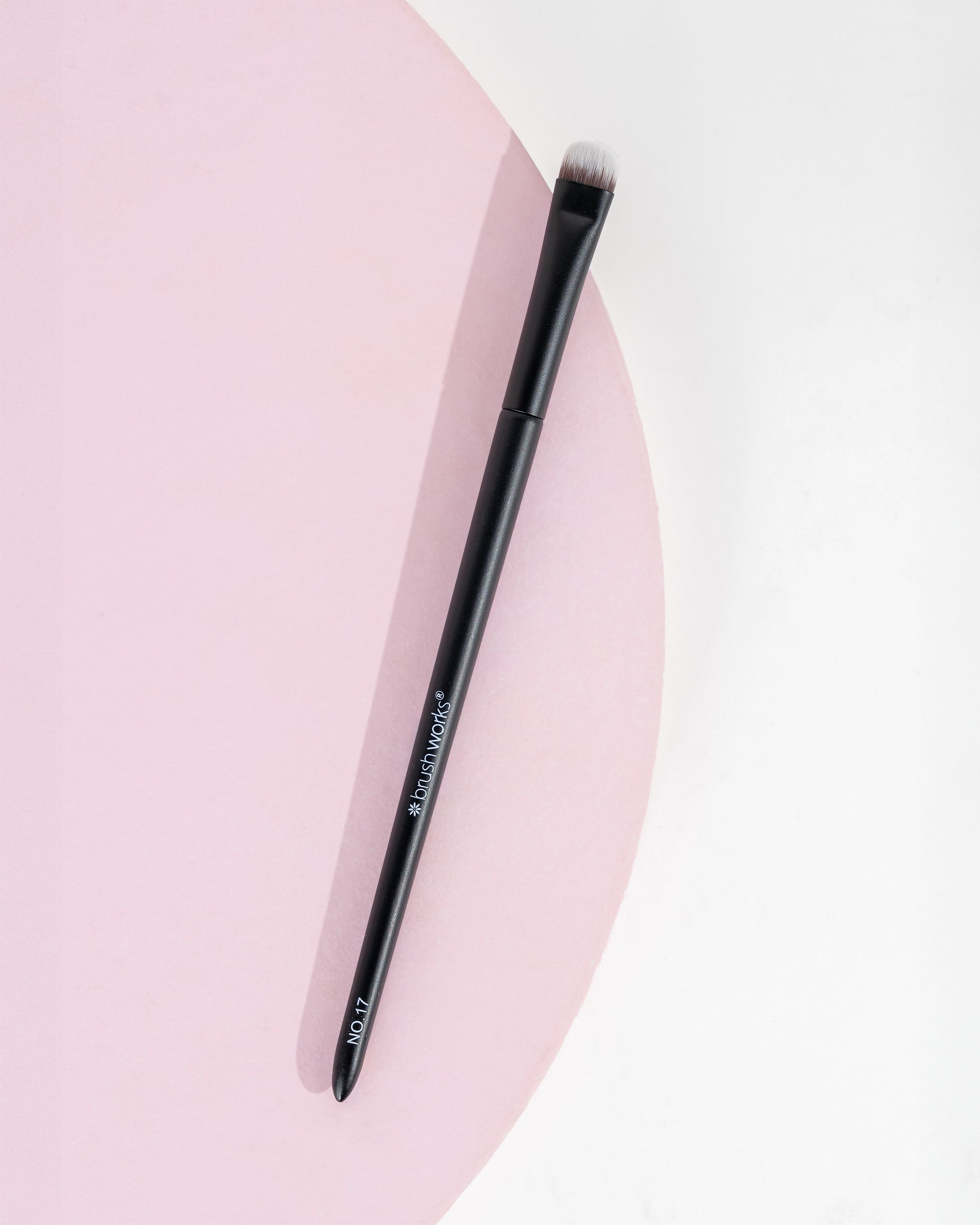 52 56 485 Brushworks No. 17 Carving Brush OOP (2).jpg
