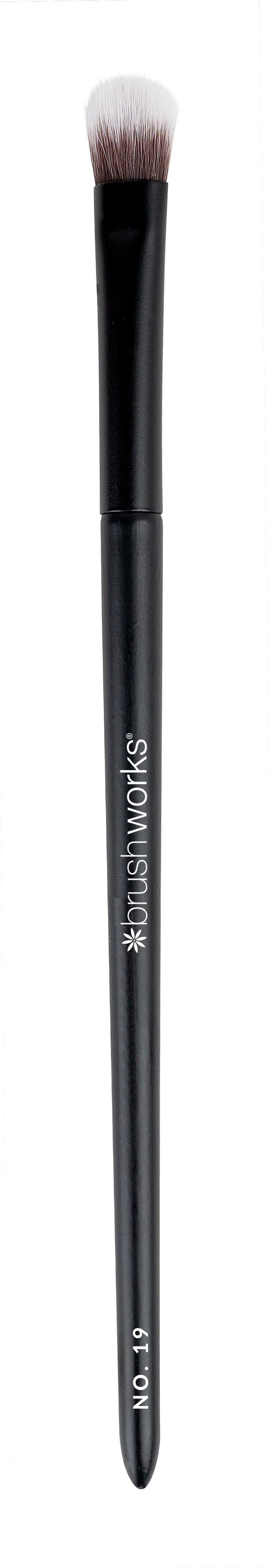 52 56 488 Brushworks No. 19 Crease Blending Eye Brush OOP.jpg