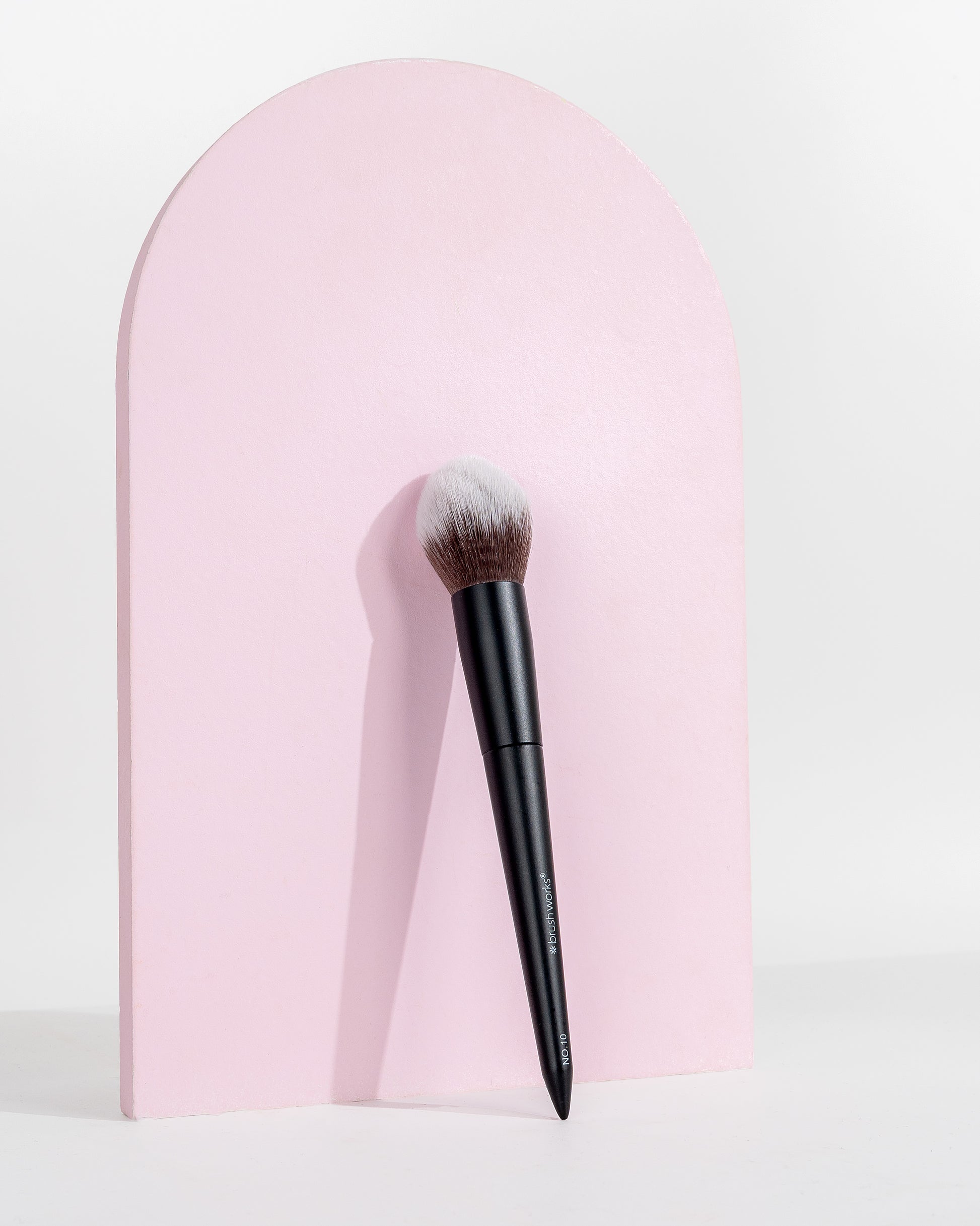 52 56 491 Brushworks No. 10 Bronzer Brush OOP (3).jpg