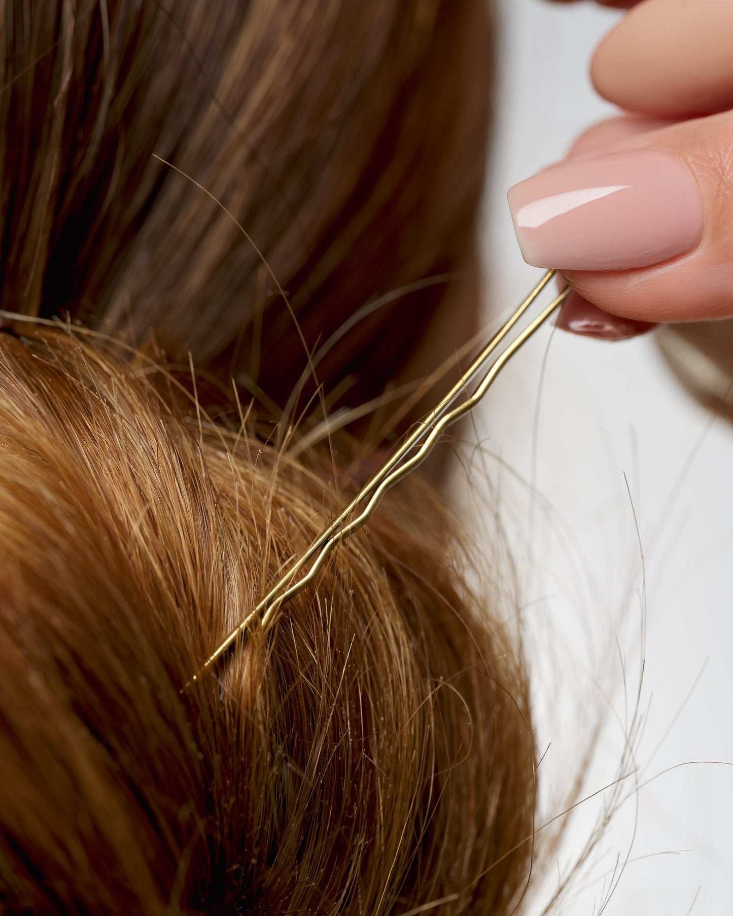 52 56 496 Brushworks Blonde Bobby Pins MS (1).jpg