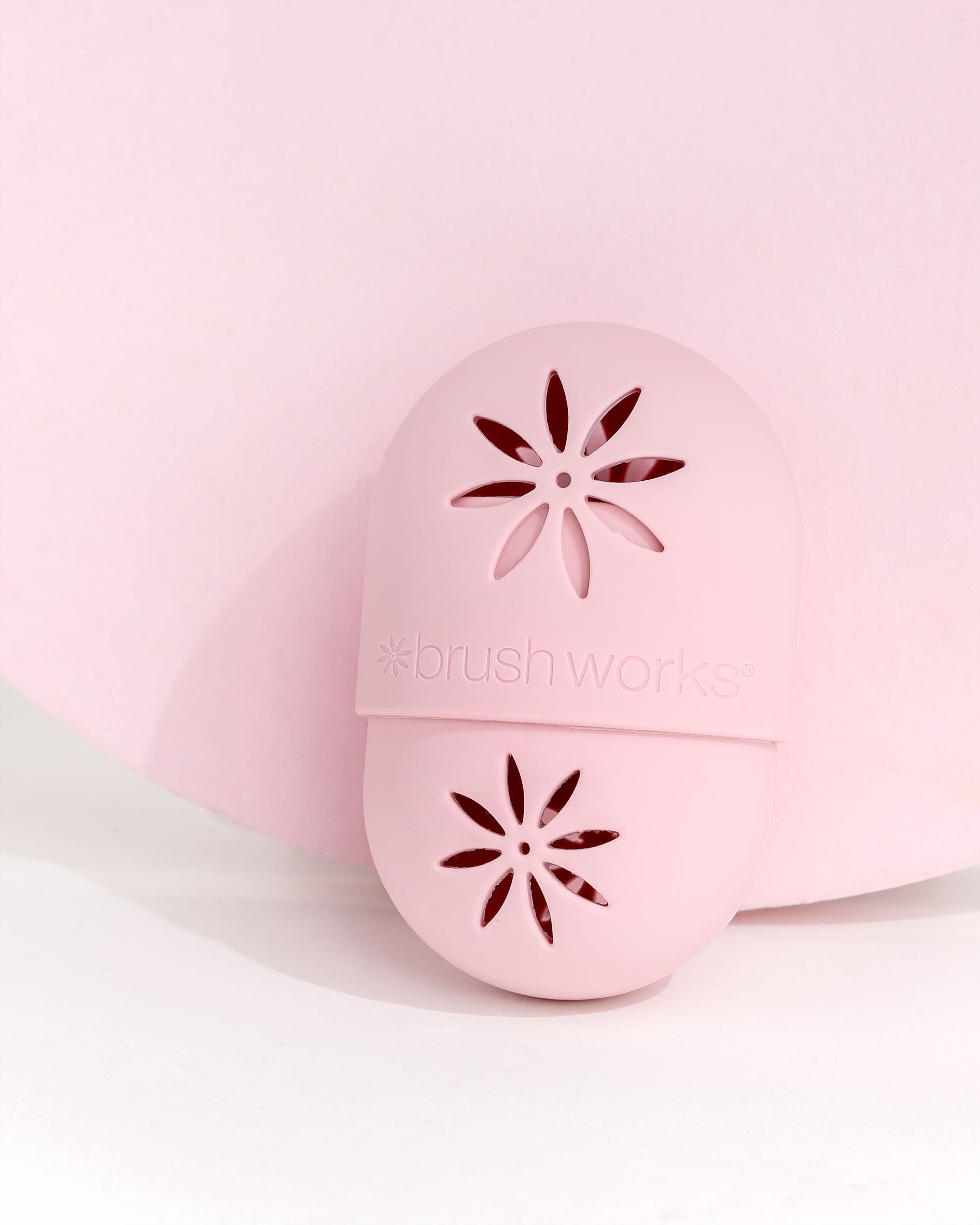52 56 522 Brushworks Makeup Sponge Shield OOP (3).jpg