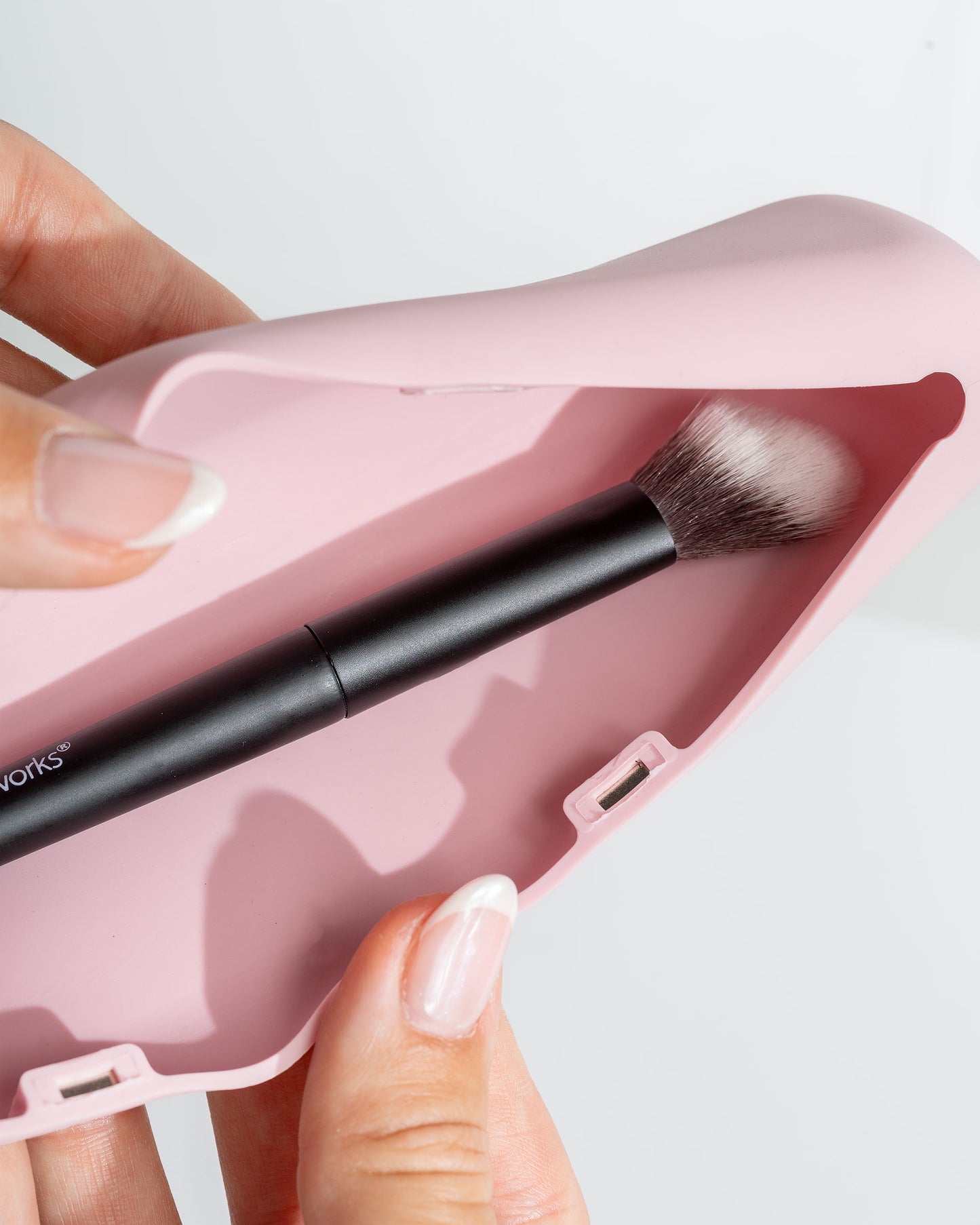 52 56 523 Brushworks Silicone Makeup Brush Shield OOP (2).jpg