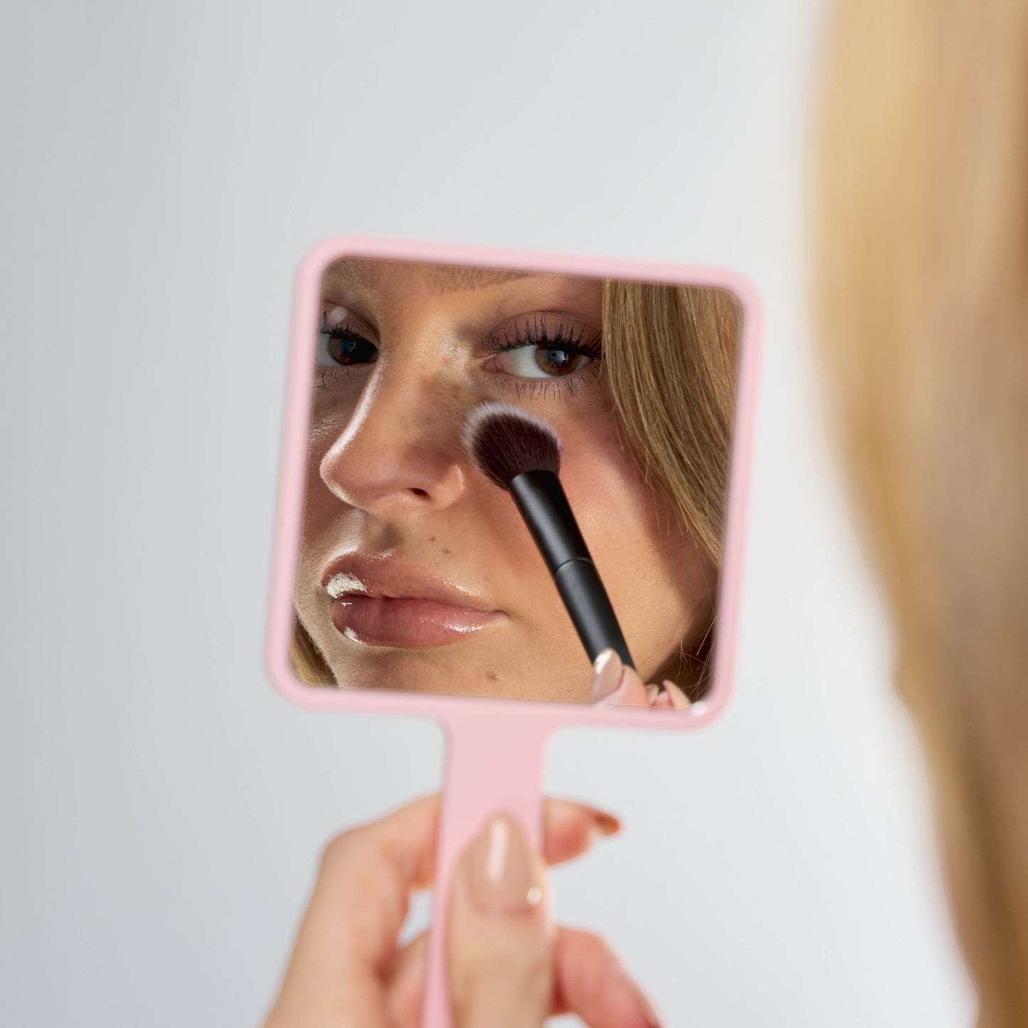 52 56 538 Brushworks On-The-Go Travel Mirror MS (3).jpg