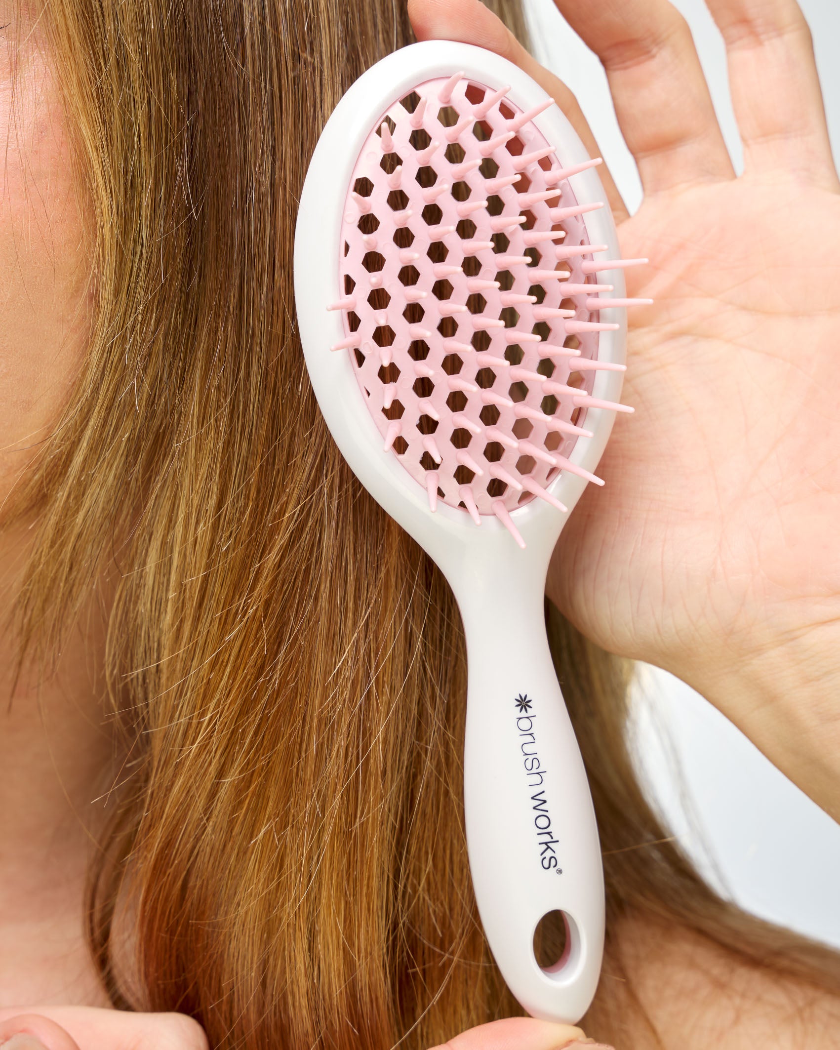 52 56 539 Brushworks Travel Blow Dry Brush MS (2).jpg