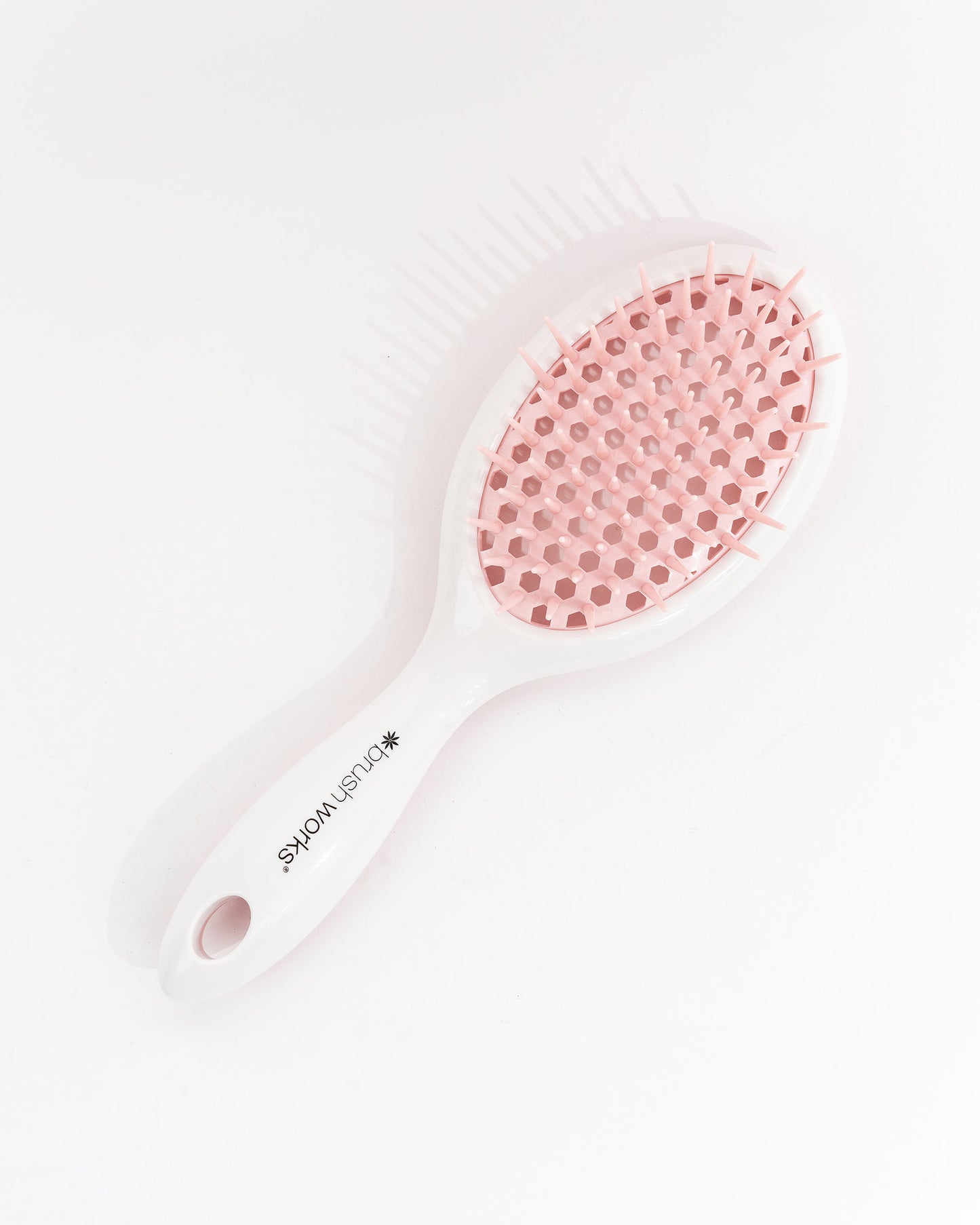 52 56 539 Brushworks Travel Blow Dry Brush OOP (4).jpg
