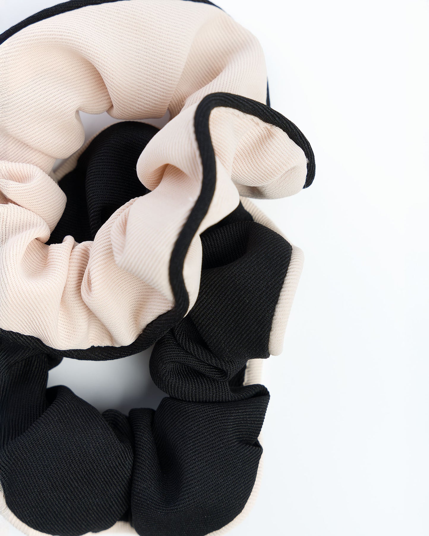 52 56 552 Brushworks Black & White Contrast Scrunchies OOP (2).jpg