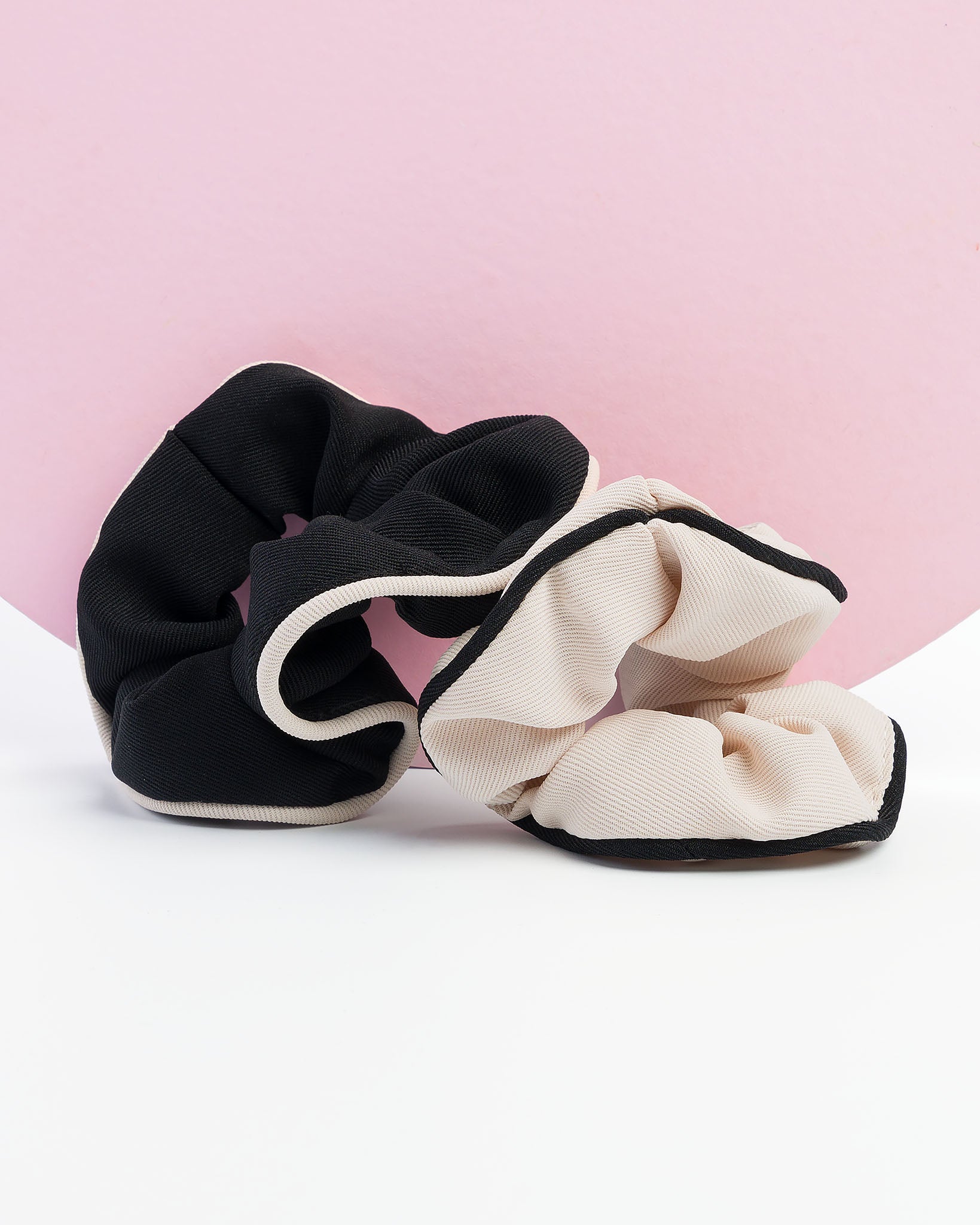 52 56 552 Brushworks Black & White Contrast Scrunchies OOP (3).jpg