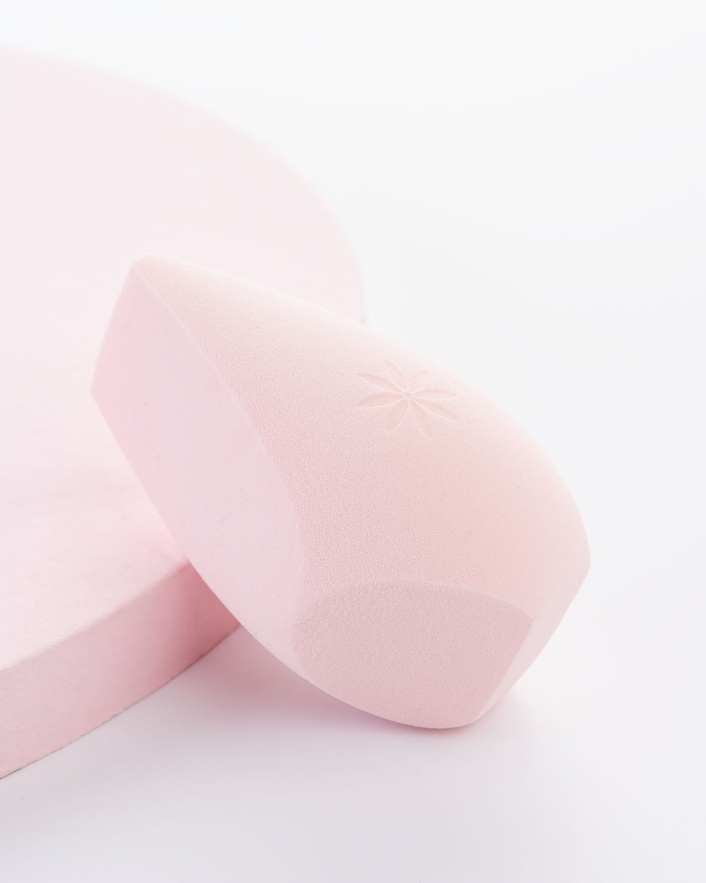 52 56 553 Brushworks Blend & Sculpt Complexion Sponge OOP(2).jpg