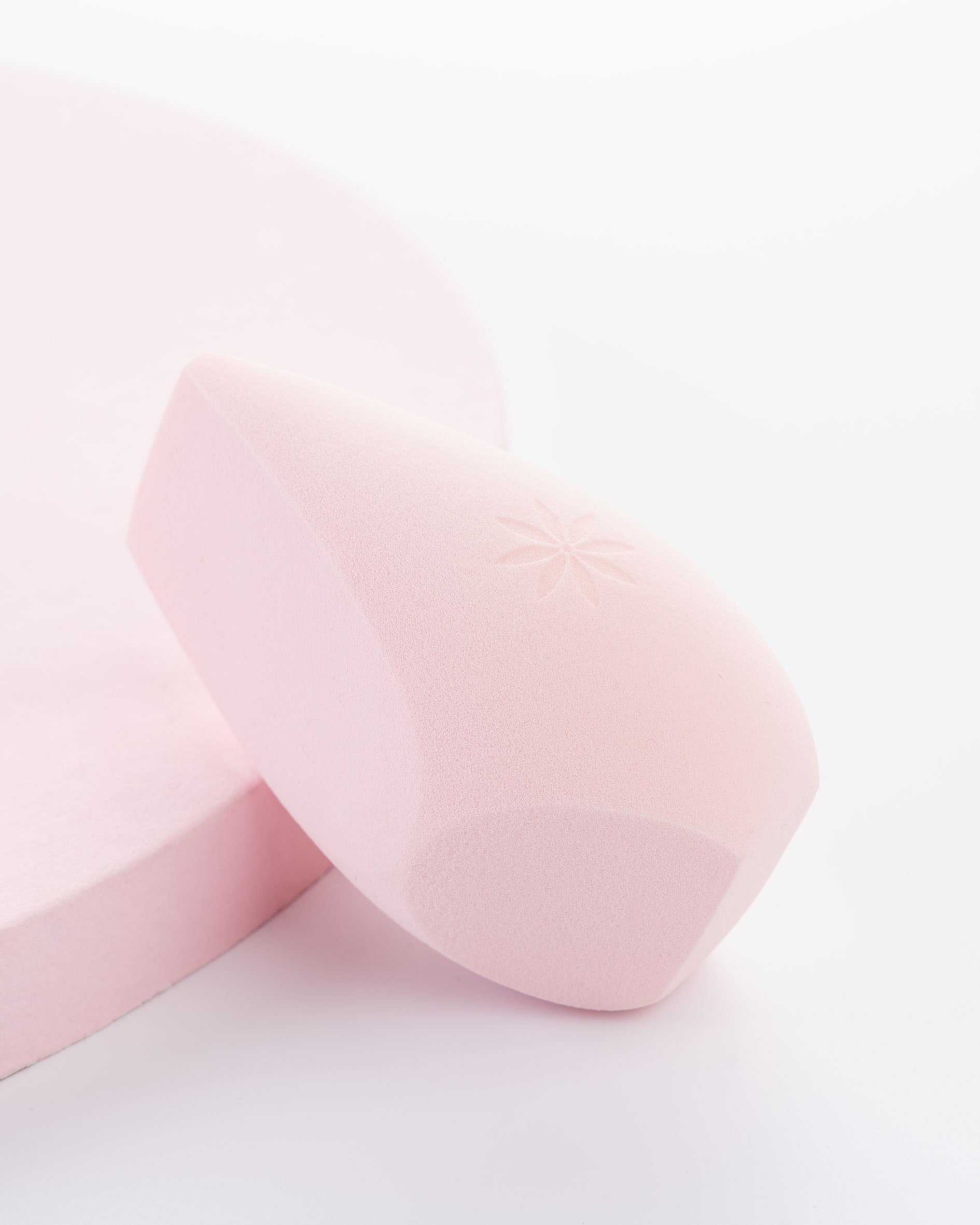 52 56 553 Brushworks Blend & Sculpt Complexion Sponge OOP(2).jpg