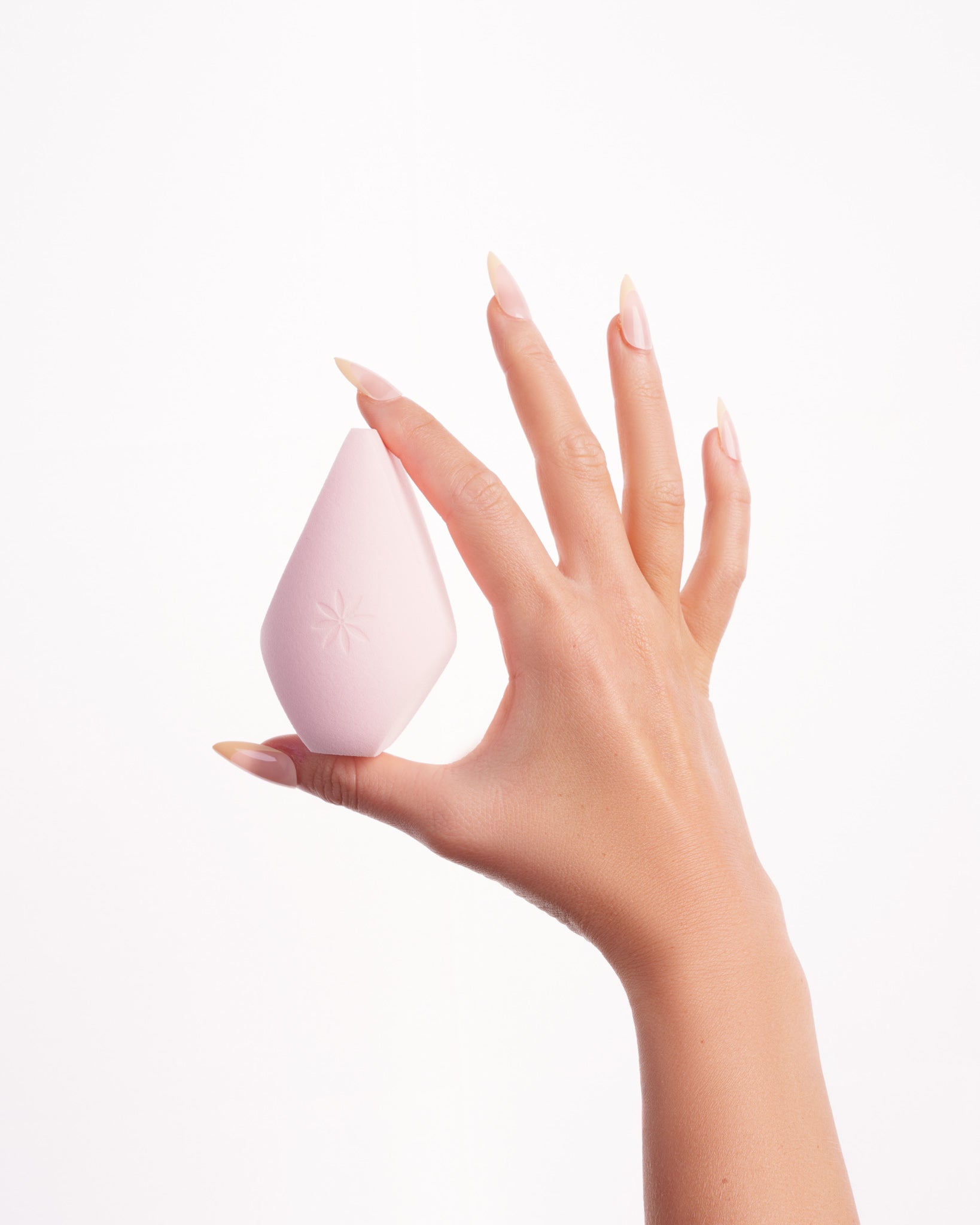 52 56 553 Brushworks Blend & Sculpt Complexion Sponge (wet).jpg