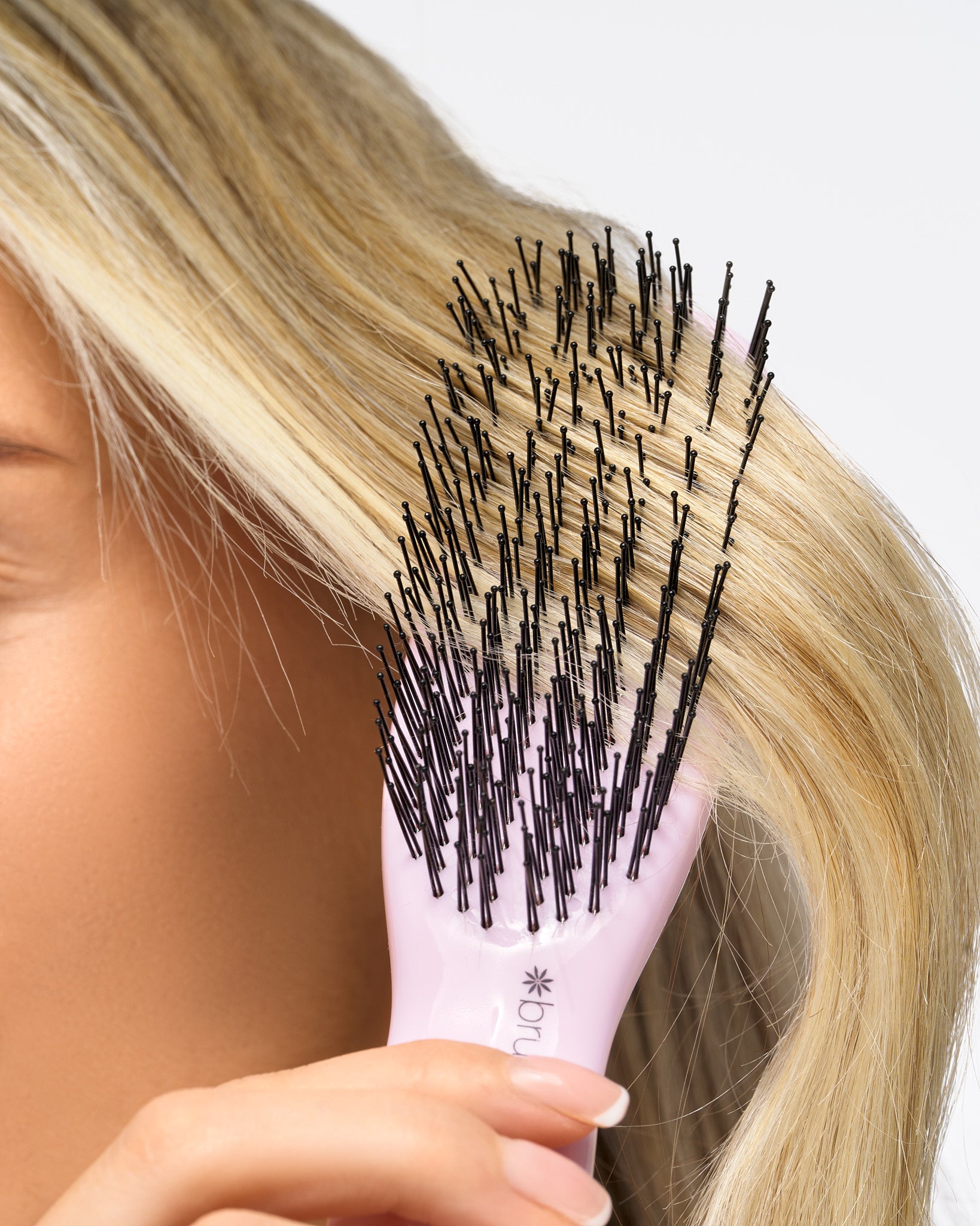 52 56 557 Brushworks Easyglide Detangling Brush MS (3).jpg