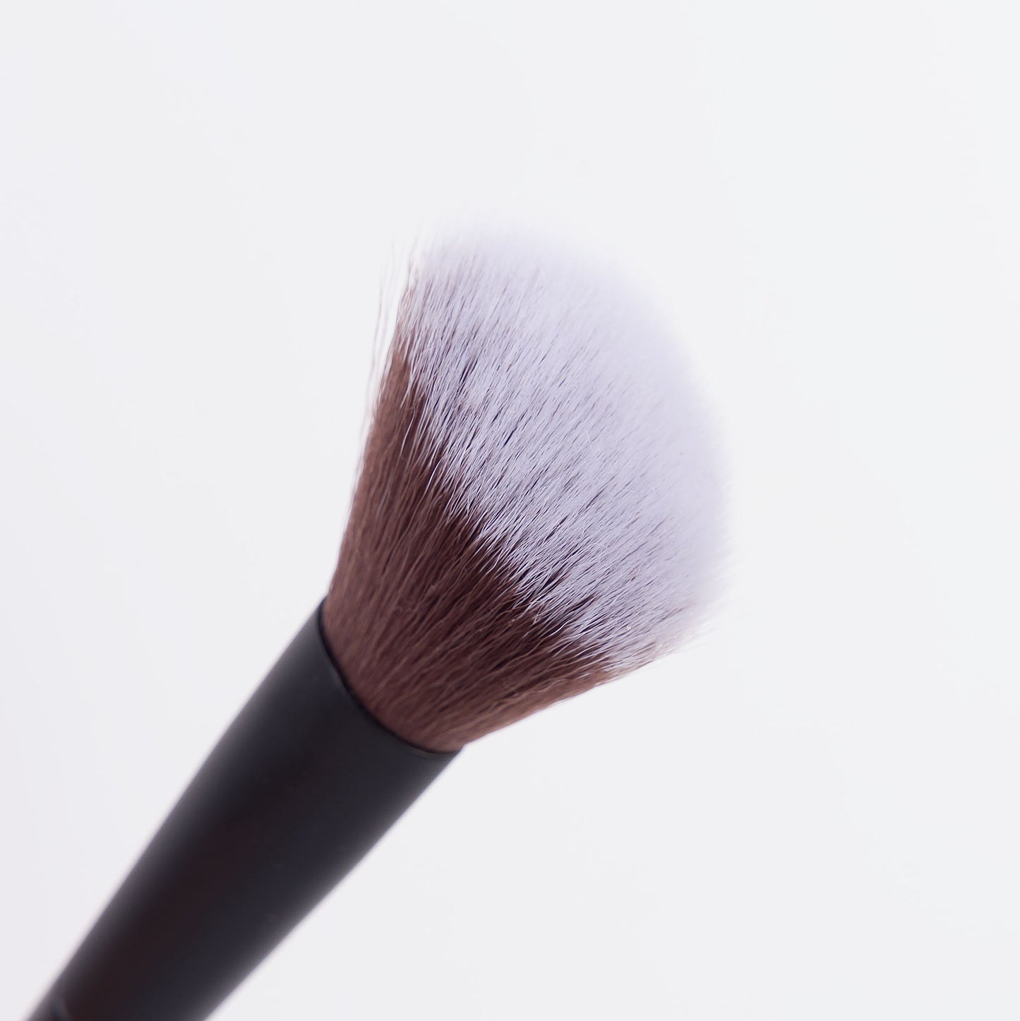 52 56 558 Brushworks No. 26 Angled Contour Brush OOP (1).jpg