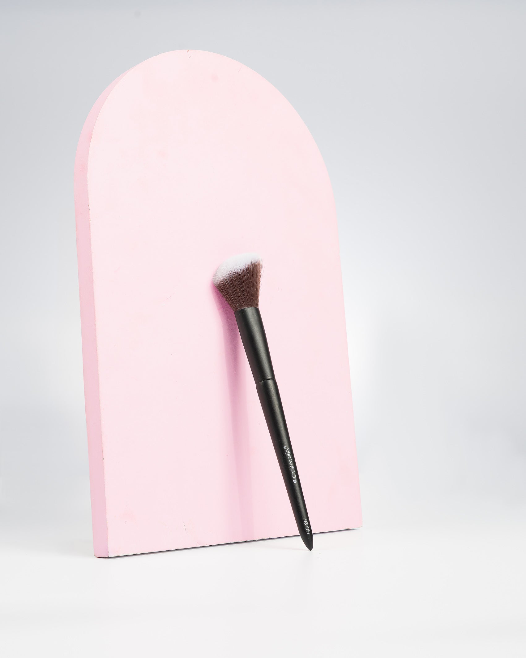 52 56 558 Brushworks No. 26 Angled Contour Brush OOP (2).jpg