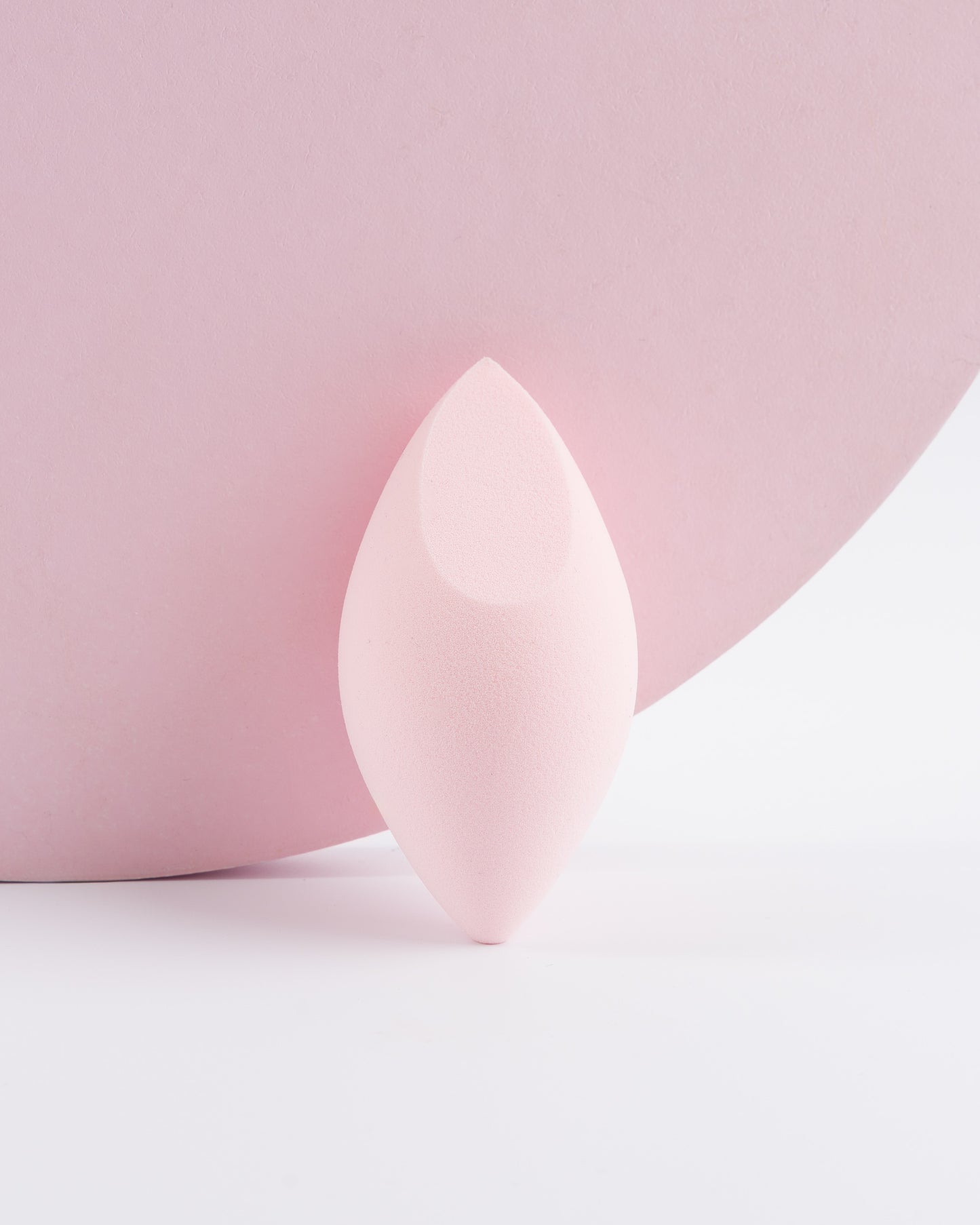 52 56 560 Brushworks Precision Oval Complexion Sponge OOP (5).jpg