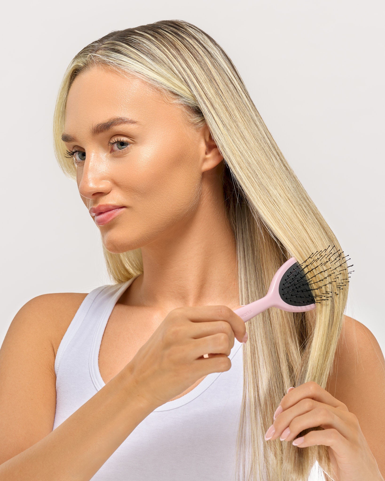 52 56 569 Brushworks Gentle Travel Detangling Hair Brush MS.jpg