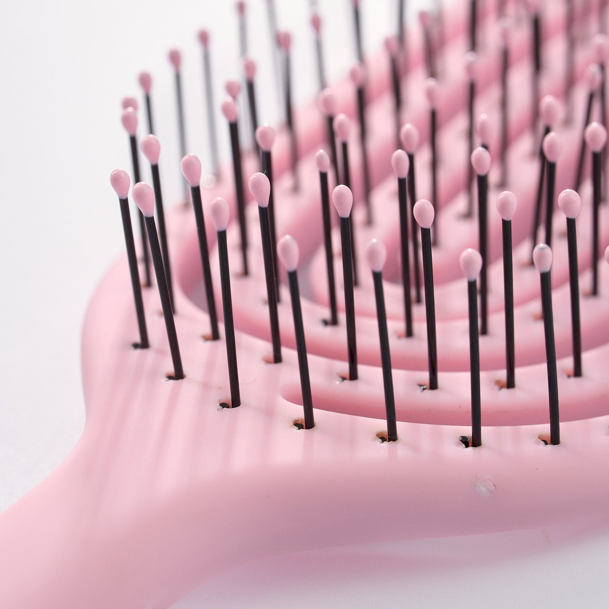 52 56 575 Brushworks Flexi Oval Detangling Hair Brush OOP (2).jpg