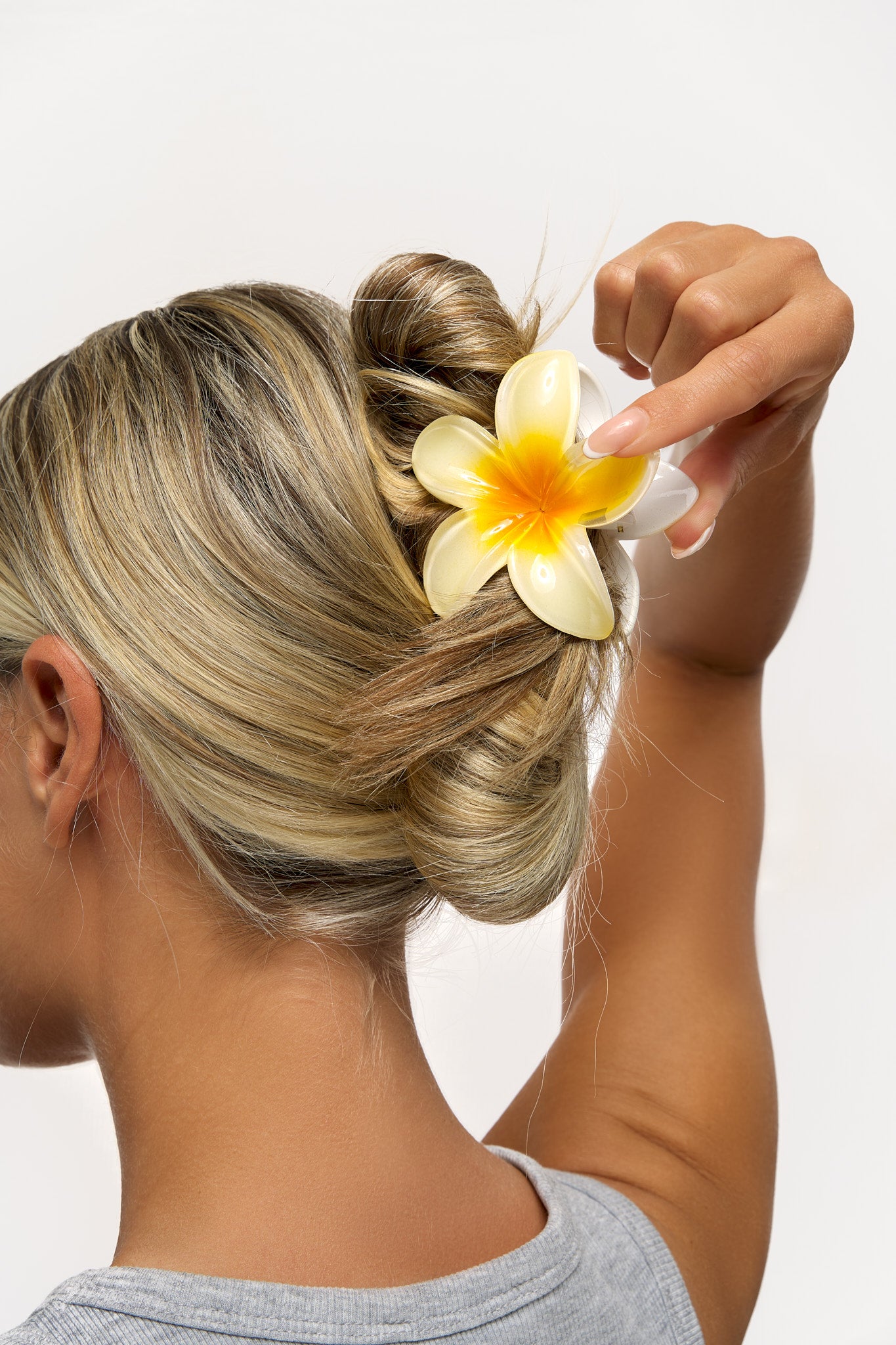 52 56 589 Brushworks Tropical Flower Claw Clips MS (3).jpg