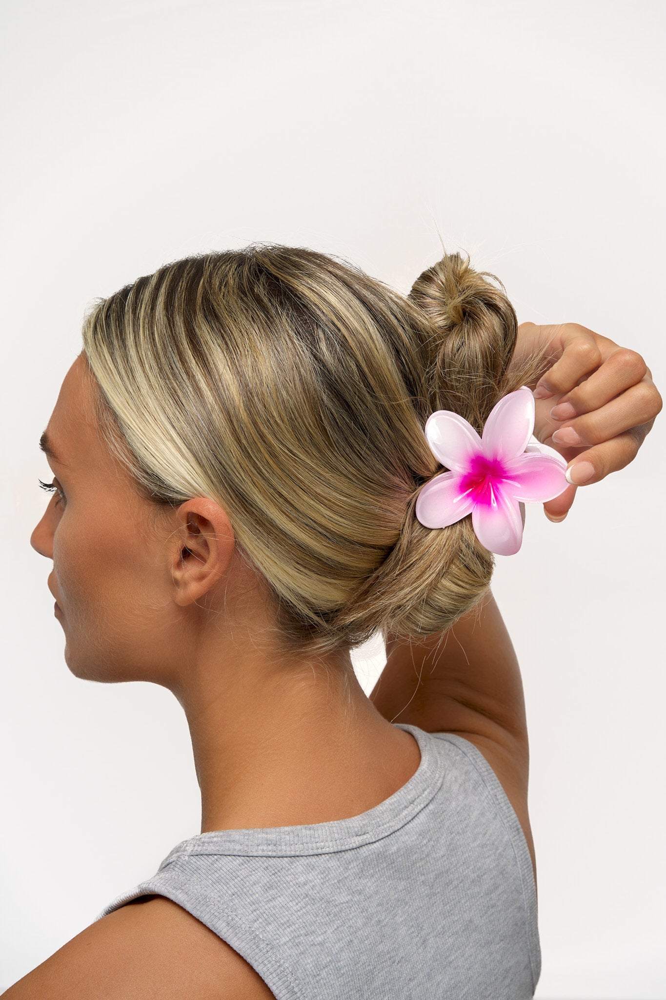 52 56 589 Brushworks Tropical Flower Claw Clips MS (5).jpg
