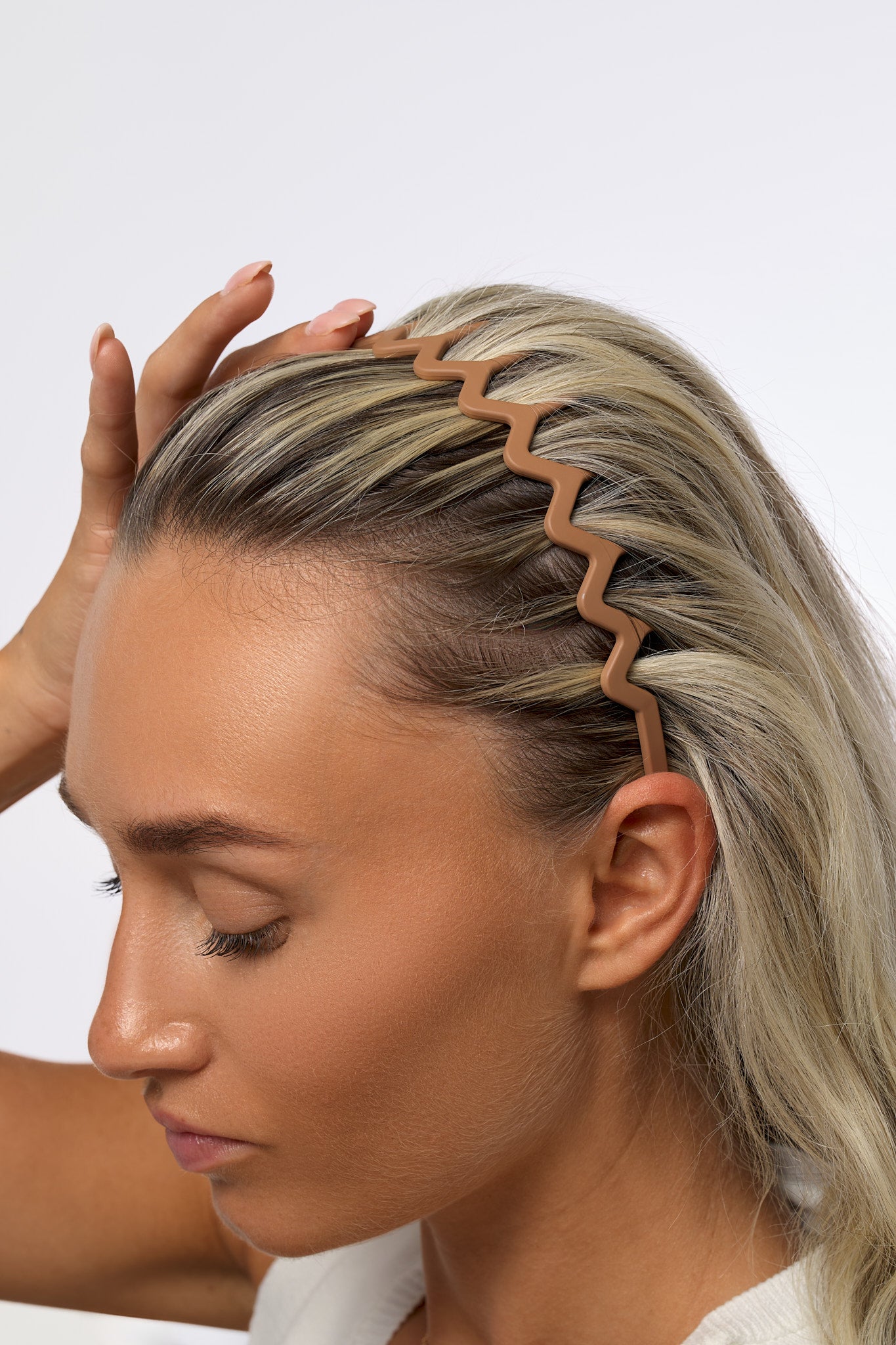 52 56 593 Brushworks Neutral Zig Zag Headbands Beige MS (1).jpg