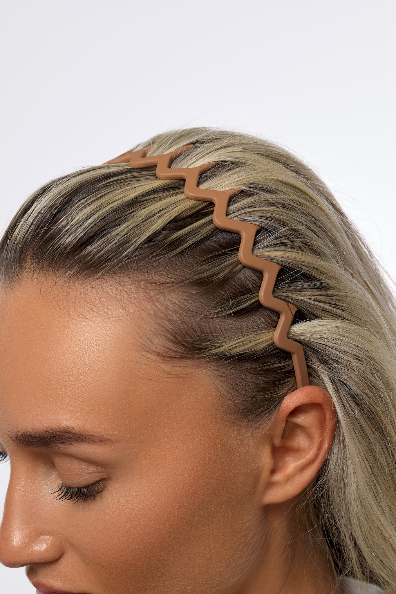 52 56 593 Brushworks Neutral Zig Zag Headbands Beige MS (2).jpg