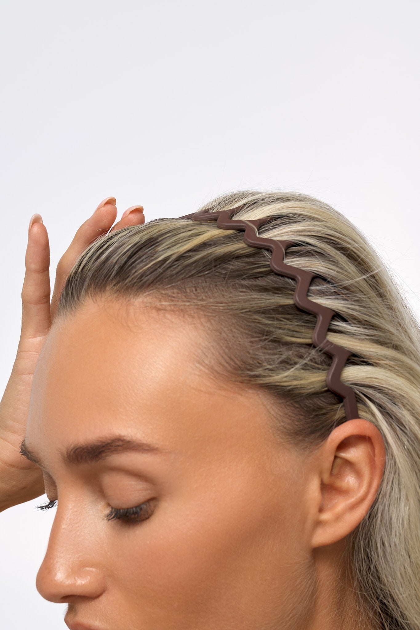 52 56 593 Brushworks Neutral Zig Zag Headbands Brown MS (1).jpg