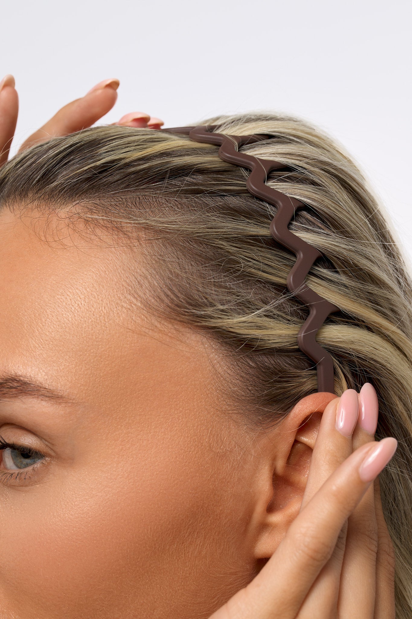 52 56 593 Brushworks Neutral Zig Zag Headbands Brown MS (2).jpg