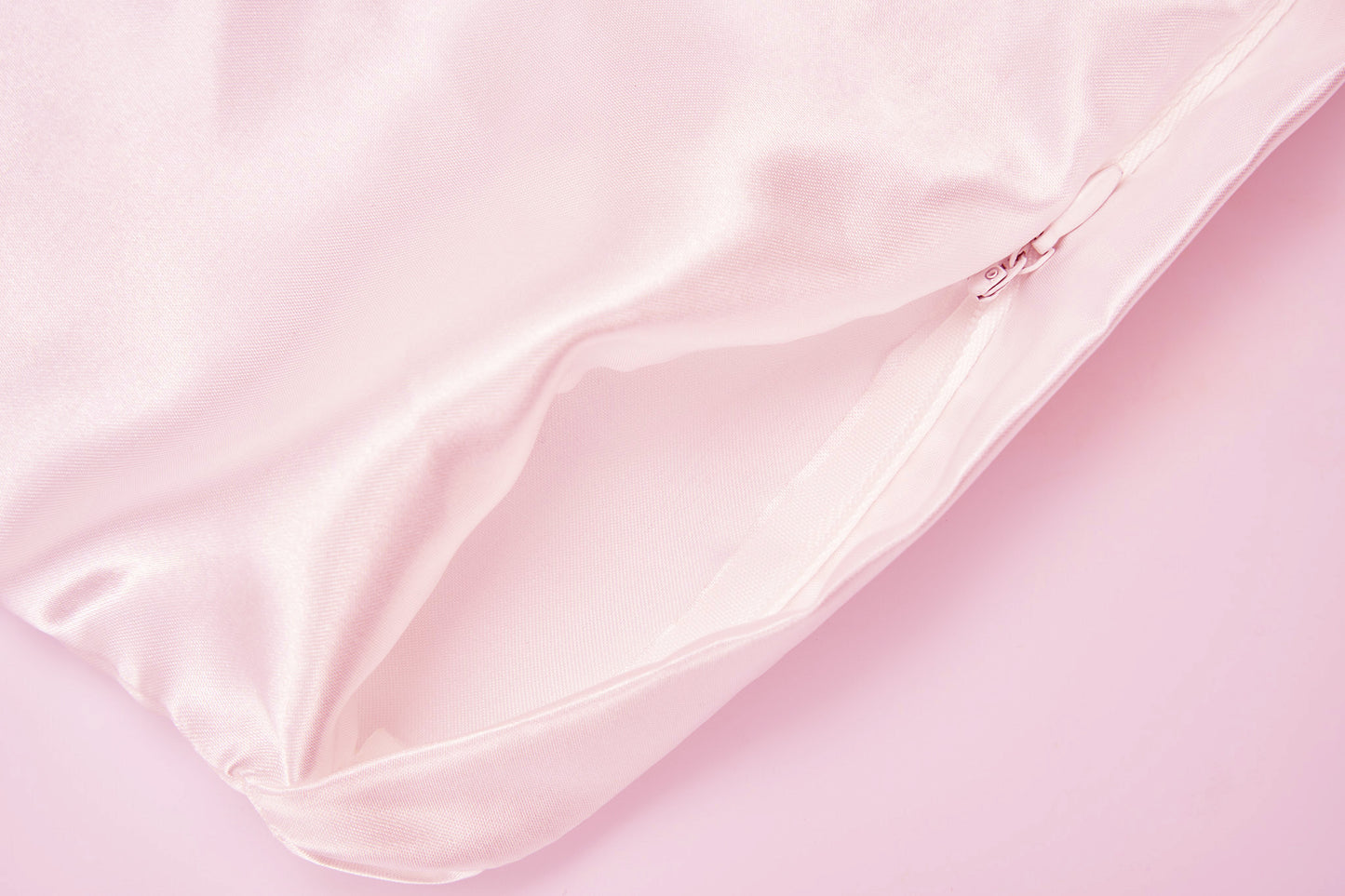 52 56 598 Brushworks Luxe Satin Pillowcase - Pink OOP (4).jpg