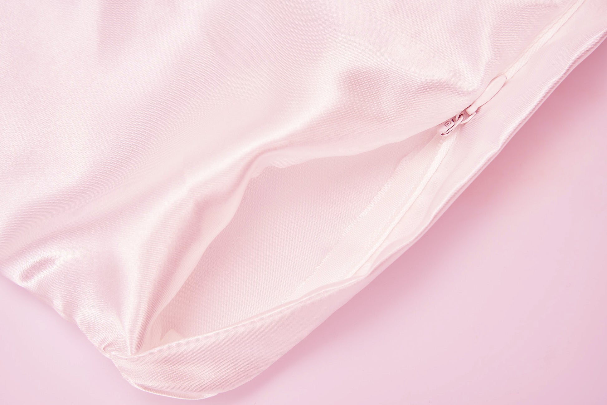 52 56 598 Brushworks Luxe Satin Pillowcase - Pink OOP (4).jpg