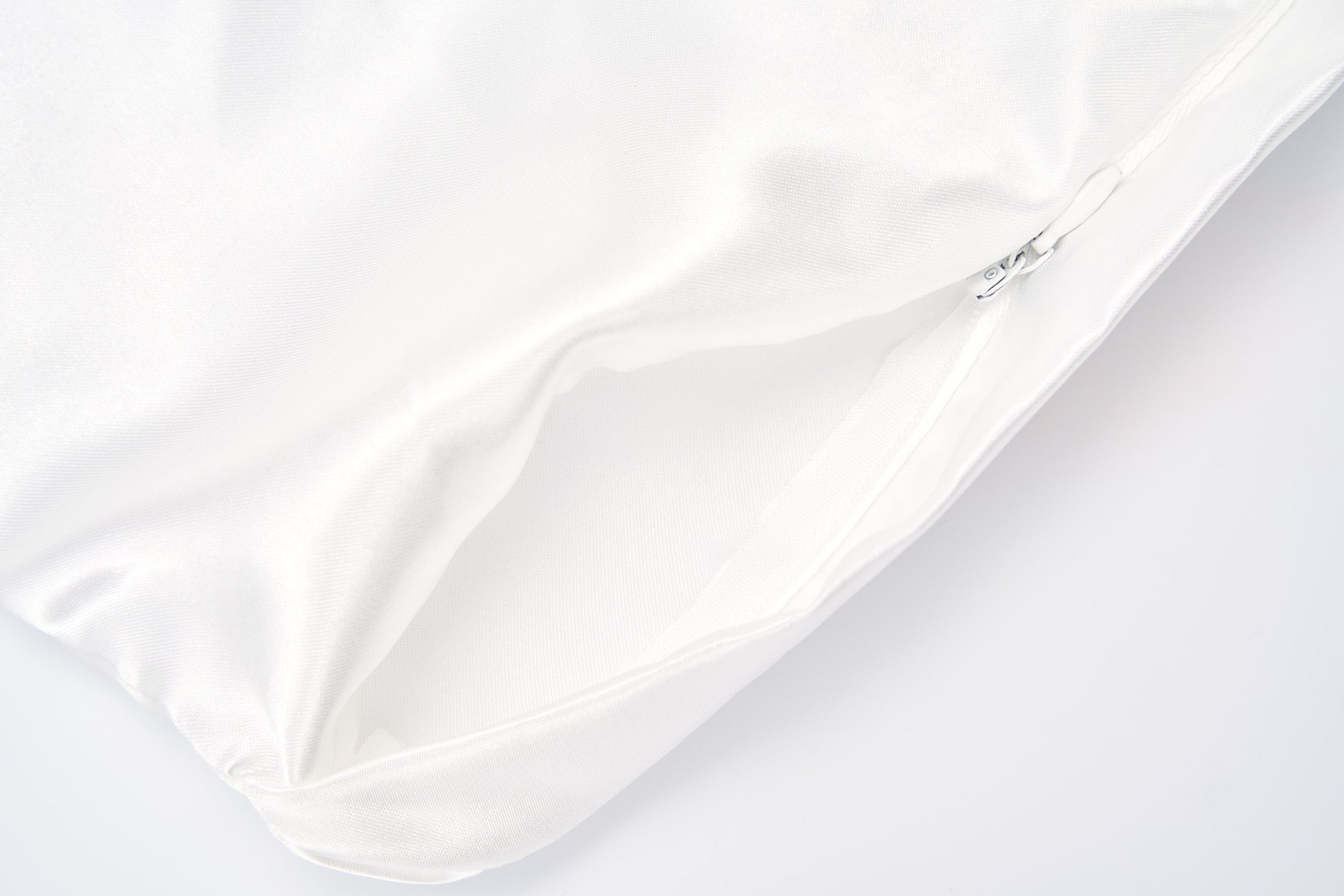 52 56 599 Brushworks Luxe Satin Pillowcase - White OOP (4).jpg