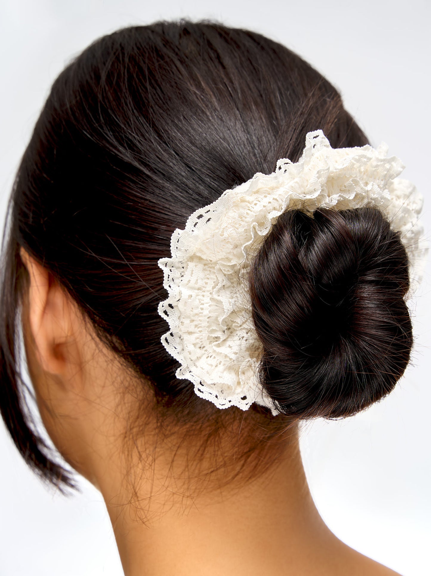 52 56 606 Brushworks Lace Scrunchies MS.jpg
